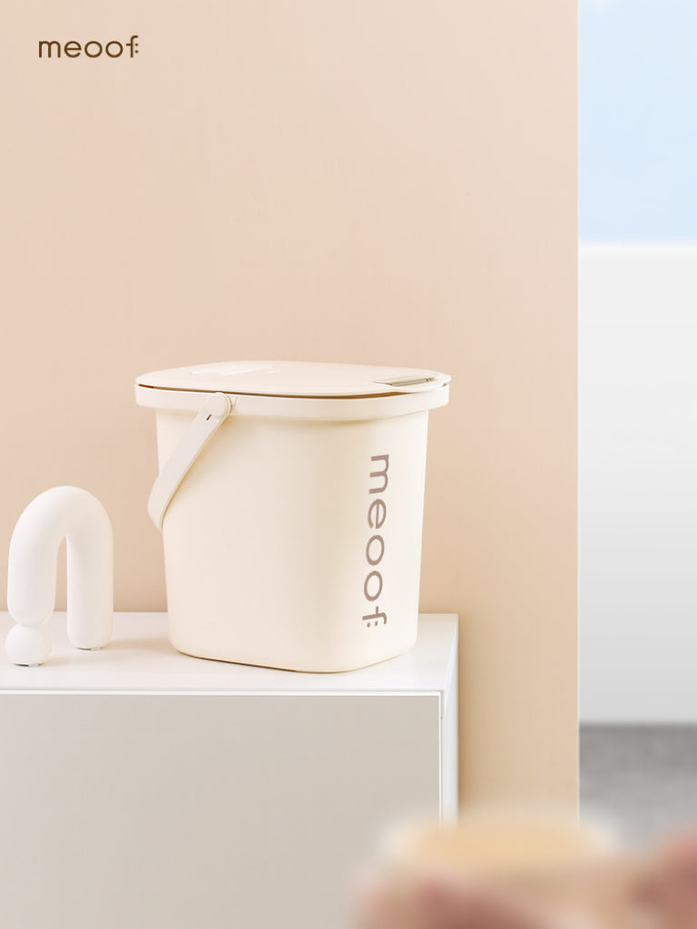 MEOOF Pet Automatic Vacuum Food Storage Bucket