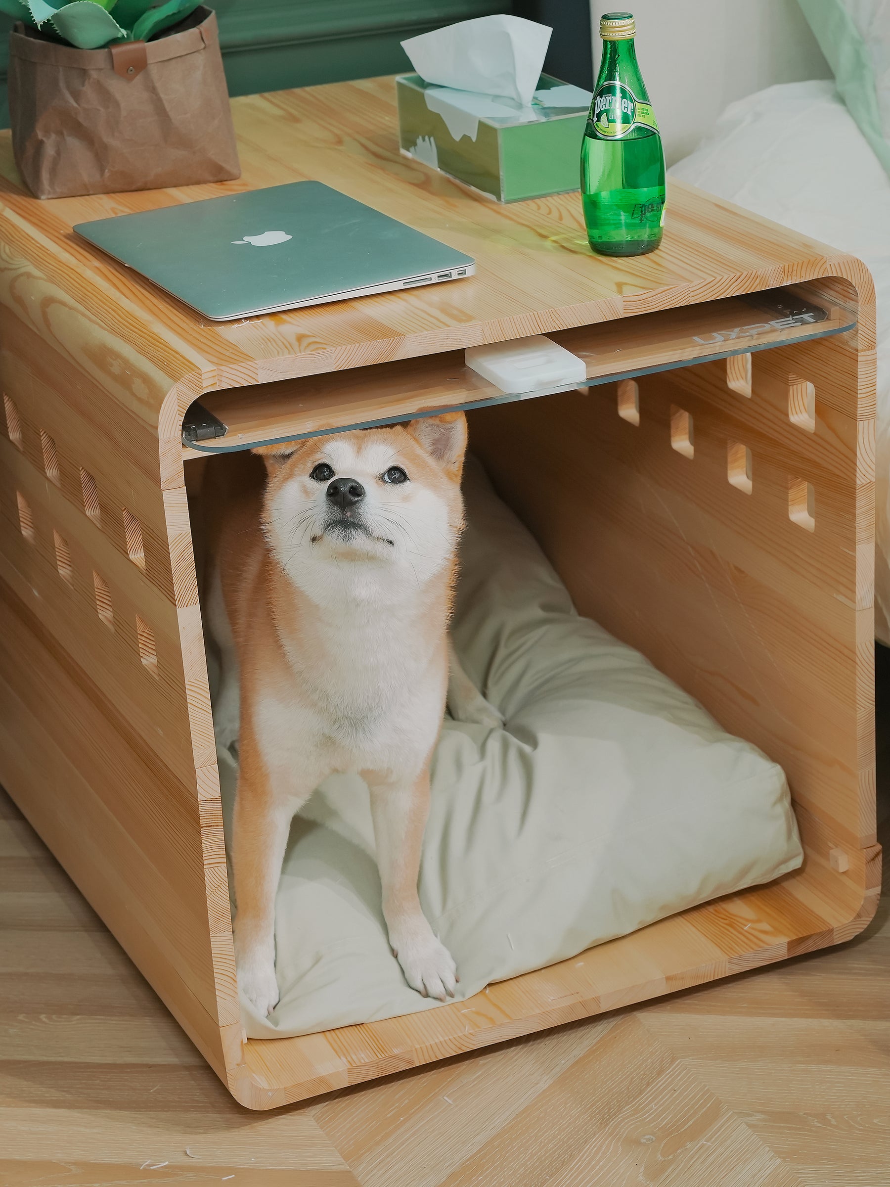 UXPET 多機能木製ペットハウスとベッドサイドテーブル。